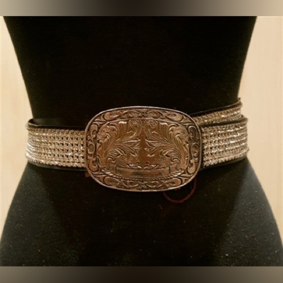 STREETS AHEAD SWAROVSKI CRYSTAL BELT WITH BLACKENED EMBOSSED WESTERN BUCKLE - Picture 1 of 7